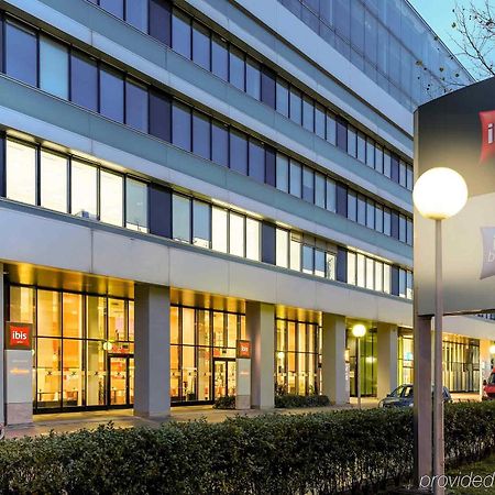Ibis Wien Messe Buitenkant foto