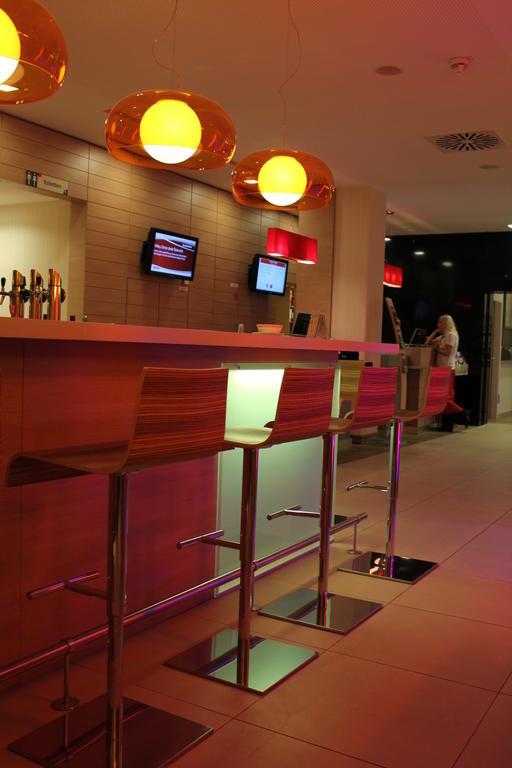 Ibis Wien Messe Buitenkant foto