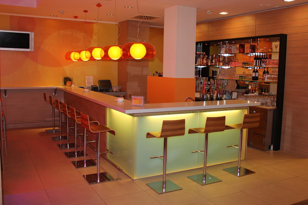 Ibis Wien Messe Buitenkant foto