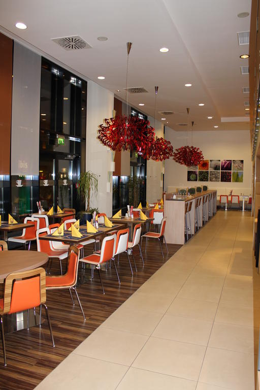 Ibis Wien Messe Buitenkant foto