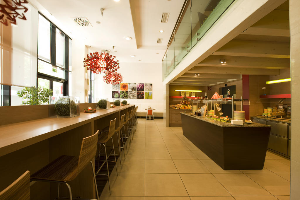 Ibis Wien Messe Buitenkant foto