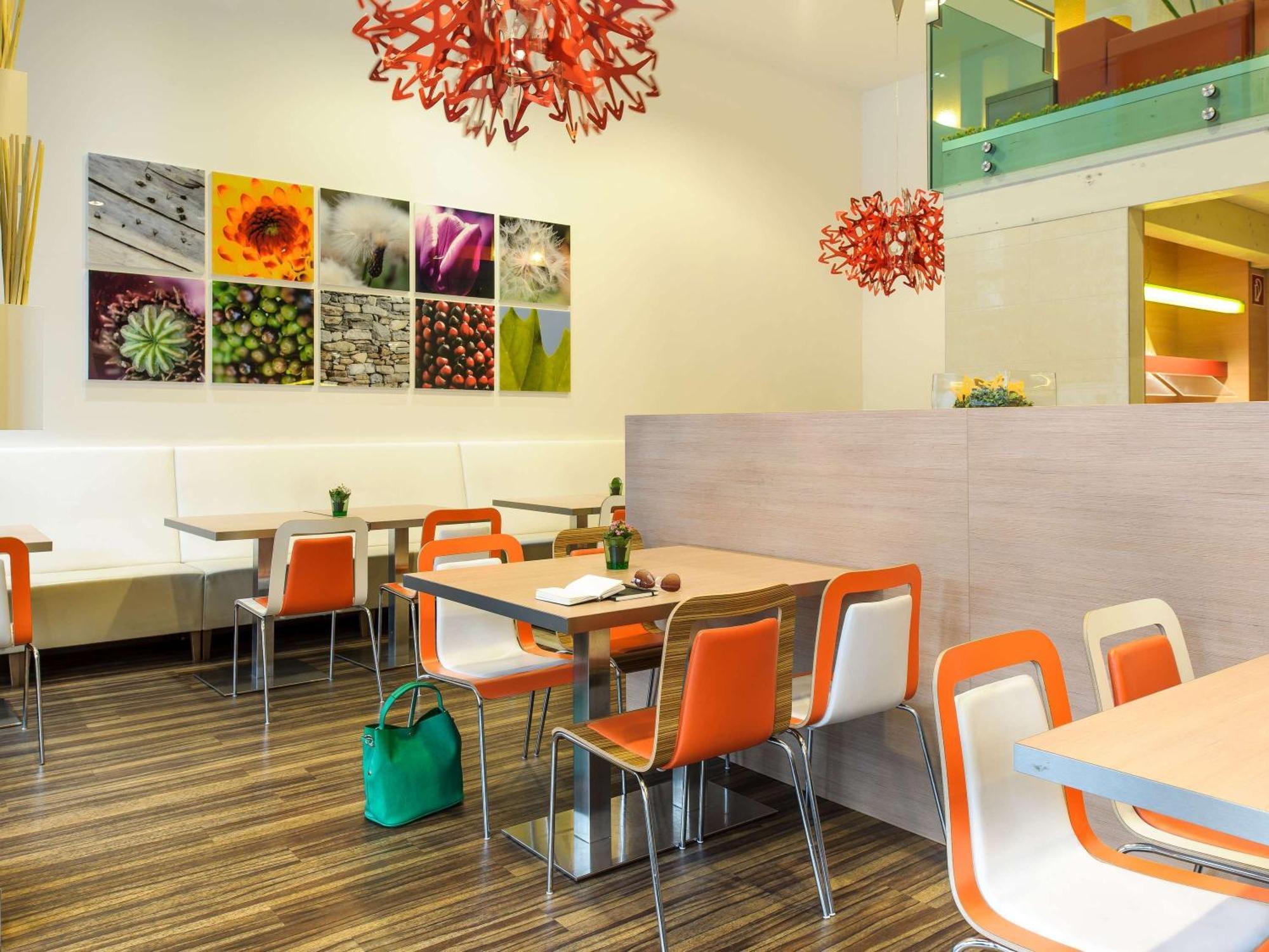 Ibis Wien Messe Buitenkant foto