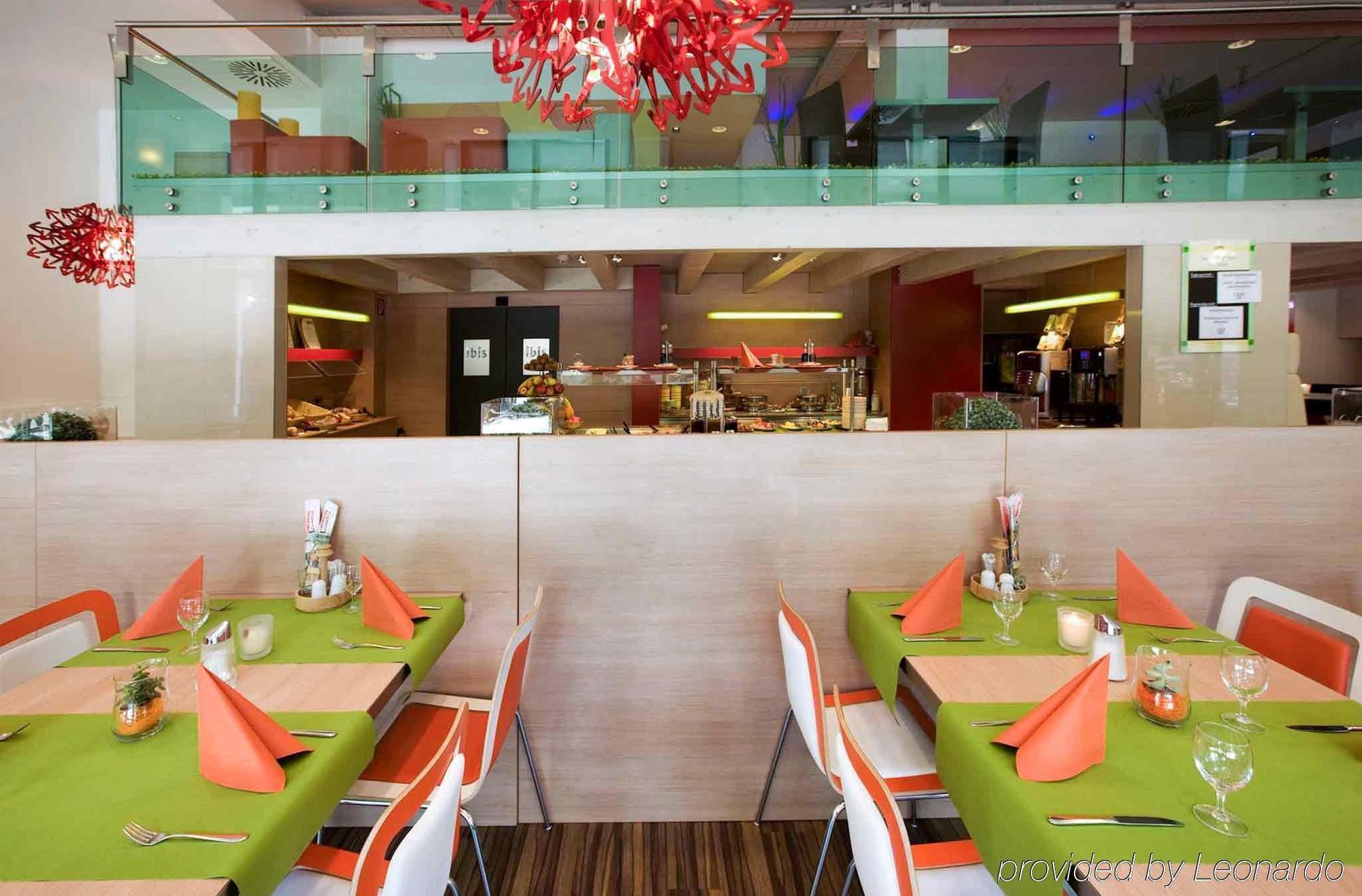 Ibis Wien Messe Buitenkant foto