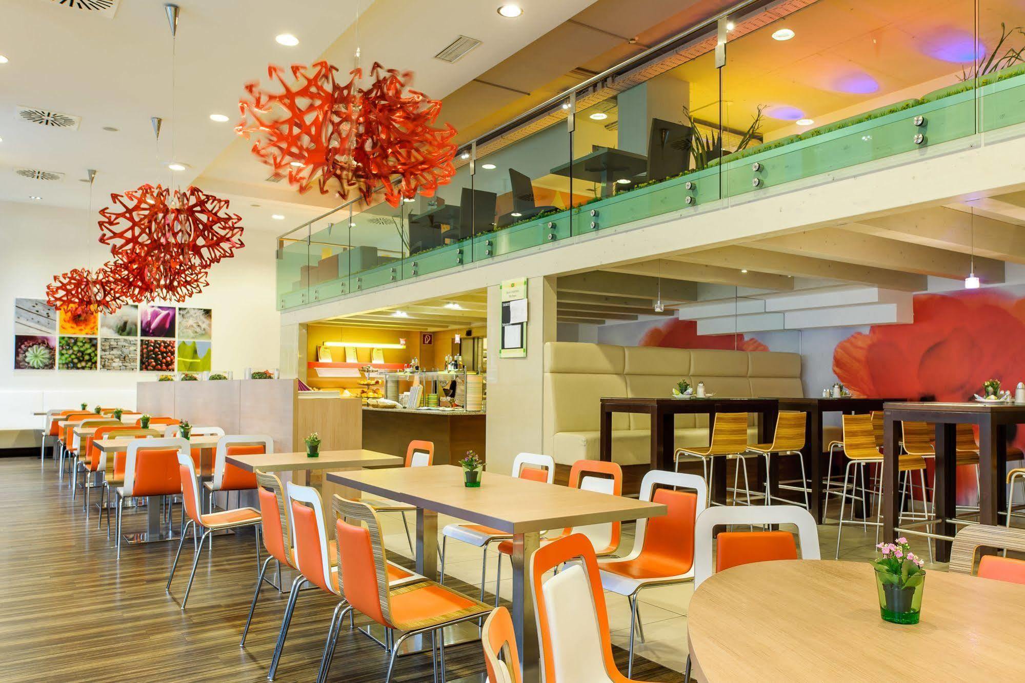 Ibis Wien Messe Buitenkant foto